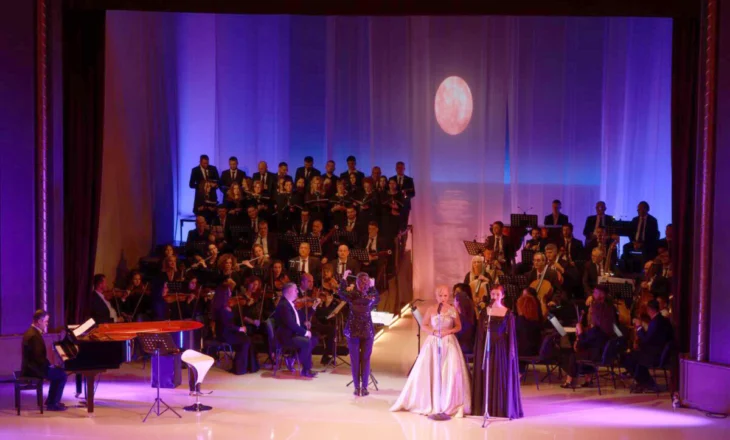 “Voyage” me Inva Mulën e Genc Tukiçin në Shkodër,një udhëtim muzikor që lidhte elegancën pariziene me shpirtin shkodran