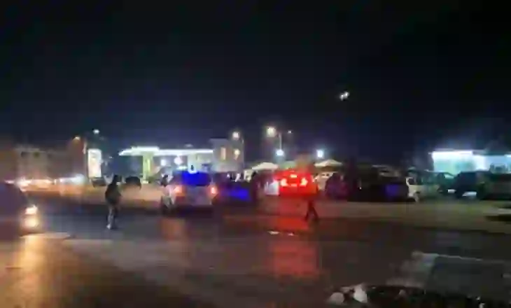 Vrasja e biznesmenit në Elbasan, momenti kur familjarët e viktimës mbërrijnë në vendngjarje