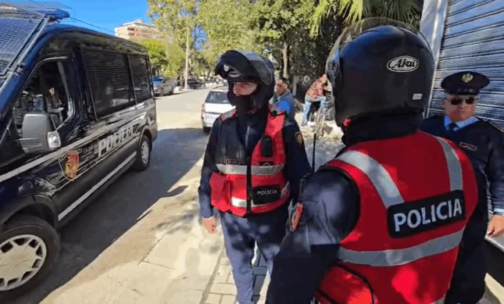 Vrau djalin e xhaxhait në Vlorë, Bertil Alliaj paraqitet në gjykatë nën masa të rrepta sigurie