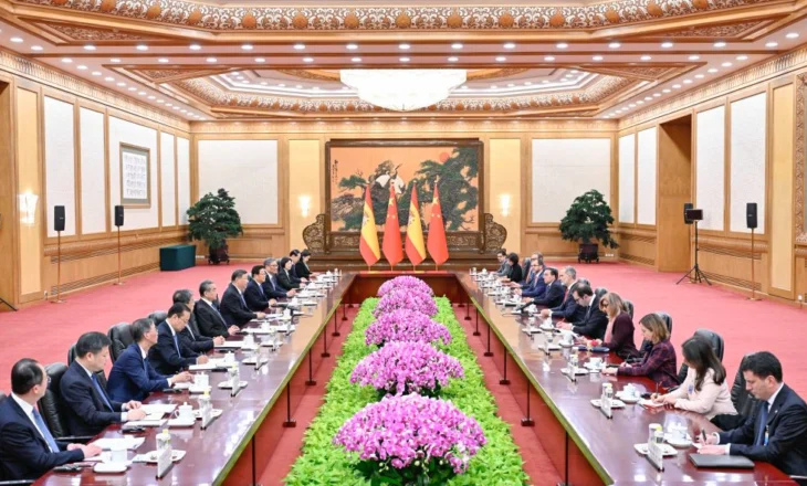 Xi Jinping takon mbretin Filipe VI