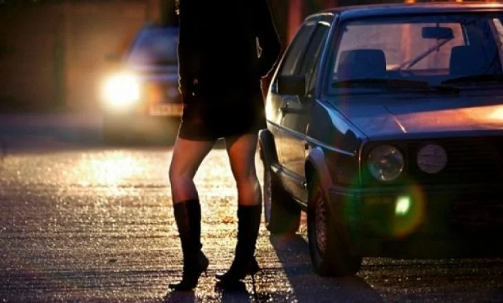 Zbulohet rrjeti i pro*titucionit në Elbasan, arrestohet tut*rja dhe dy “punonjëset” e huaja