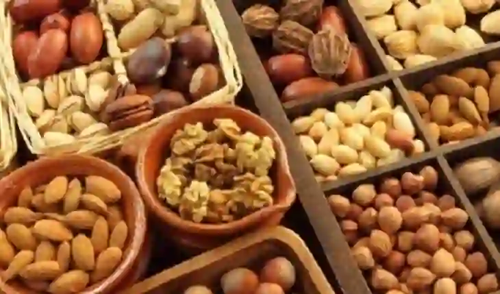 Zbuloni 4 frutat e thata që forcojnë zemrën, kockat dhe trurin