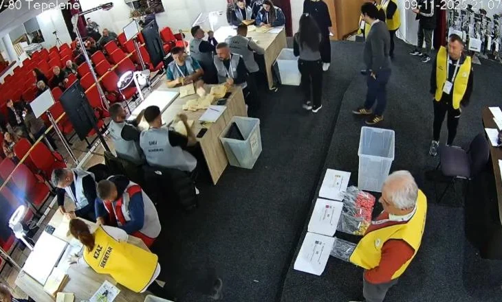 Zgjedhjet e pjesshme, hapen kutitë e para në Tepelenë dhe Berat! Ja kush kryeson, procesi nis edhe në Cërrik e Vlorë