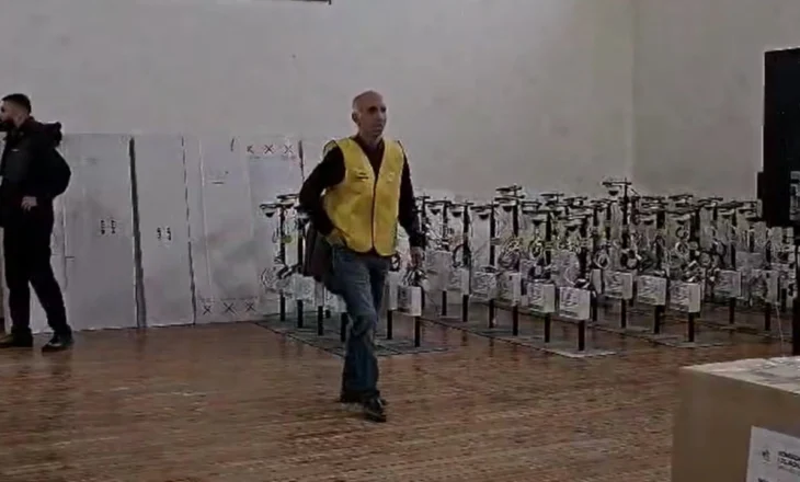 Zgjedhjet e pjesshme lokale të 9 nëntorit, në Cërrik mbërrijnë materialet zgjedhore/ Ja si do të bëhet shpërndarja e tyre