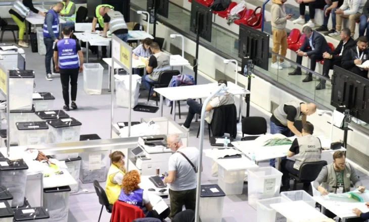 Zgjedhjet në 5 bashki/ Mbi 334 mijë qytetarë me të drejtë vote, shpërndahet baza materiale nëpër KZAZ