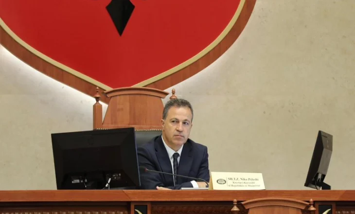 ‘Zoti Balluku’/ Lapsusi i Niko Peleshit shkakton të qeshura në sallë