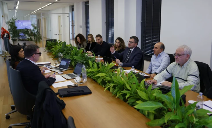 Zyrtarët e UEFA-s zhvillojnë takim me ekspertët e  licensimit në FSHF