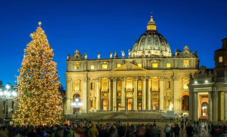 Zyrtarisht në festë, Vatikani vendos Pemën e Krishtlindjeve, dhuratë nga Bolzano