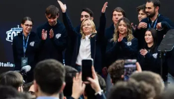 10 mijë euro kompjuter për Giorgia Melonin… po kush po ia dhuron?