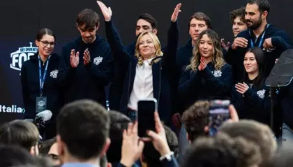 10 mijë euro kompjuter për Giorgia Melonin… po kush po ia dhuron?