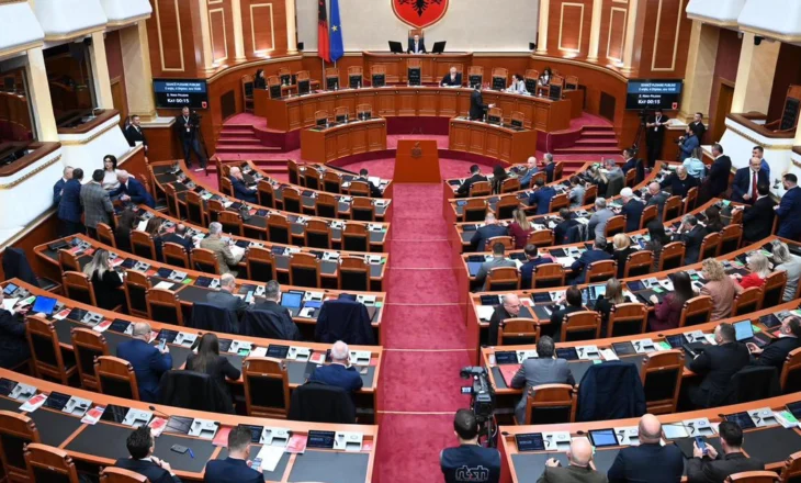 14 orë seancë! PD e PS ndahen për Këshillin e Integrimit, opozita paralajmëron bojkot. Adela Xhemaili në krye të AMF