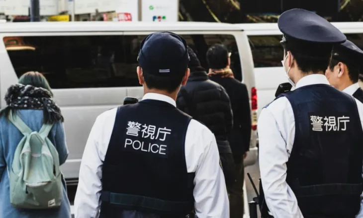 15 të plagosur me thikë në Japoni, sulm në një fabrikë gomash, arrestohet autori i ngjarjes