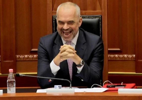 20 kampe me azilantë në disa qytete, Paloka: Skandal, projekti i Ramës është shpopullimi i vendit