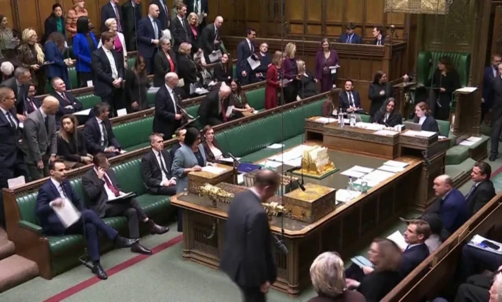 3 mijë paund për të lënë Anglinë/ Ministria e Brendshme angleze u kërkon 700 familjeve shqiptare të largohen vullnetarisht