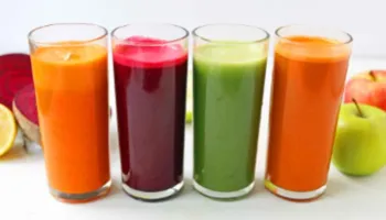 4 lëngjet më të mira për pastrimin e trupit që mund të përgatiten në shtëpi