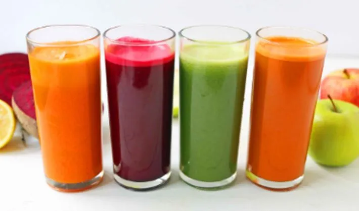 4 lëngjet më të mira për pastrimin e trupit që mund të përgatiten në shtëpi