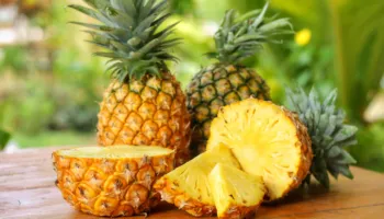 5 arsye pse duhet të konsumoni ananas pas ushqimeve të rënda këtë periudhë