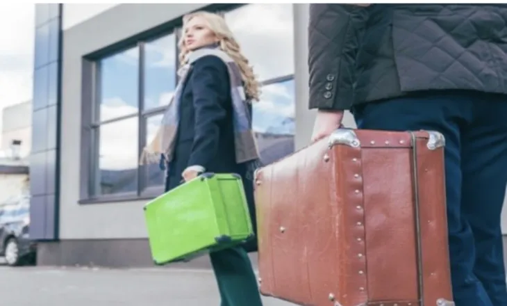 70% e shqiptarëve në BE janë nën 45 vjeç/ Emigracioni po zbraz Shqipërinë nga moshat aktive