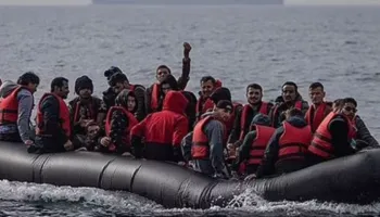 800 emigrantë në Angli brenda ditës/ Rekord i ri kalimesh ilegale, 13 gomone kaluan La Manshin vetëm të shtunën