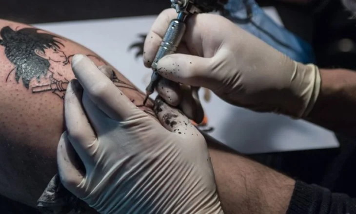 A shkaktojnë tatuazhet kancer të lëkurës? Hulumtimet e reja sugjerojnë një lidhje të mundshme