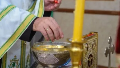 Abuzoi seksualisht me dy të mitur, bie në pranga  prifti