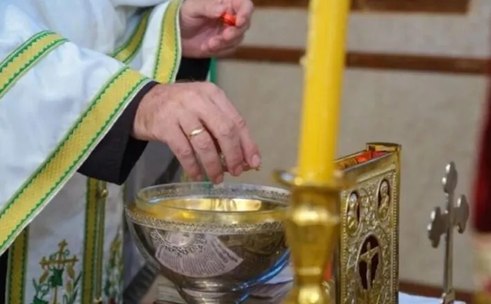 Abuzoi seksualisht me dy të mitur, bie në pranga  prifti