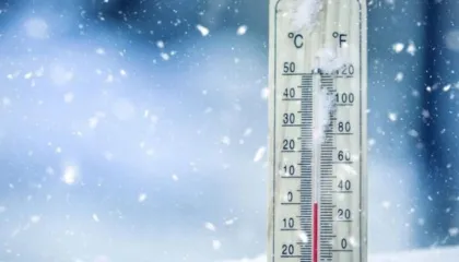 Acari “mbërthen” Shqipërinë për festat e fundvitit, bien temperaturat