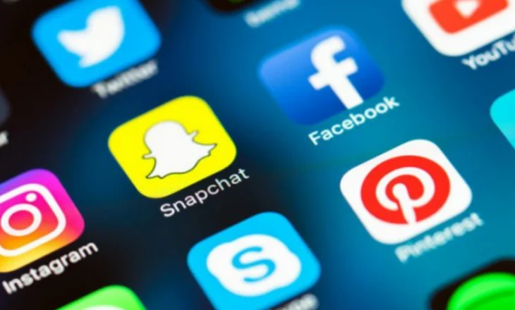 Adoleshentët kundër ndalimit të rrjeteve sociale në Australi