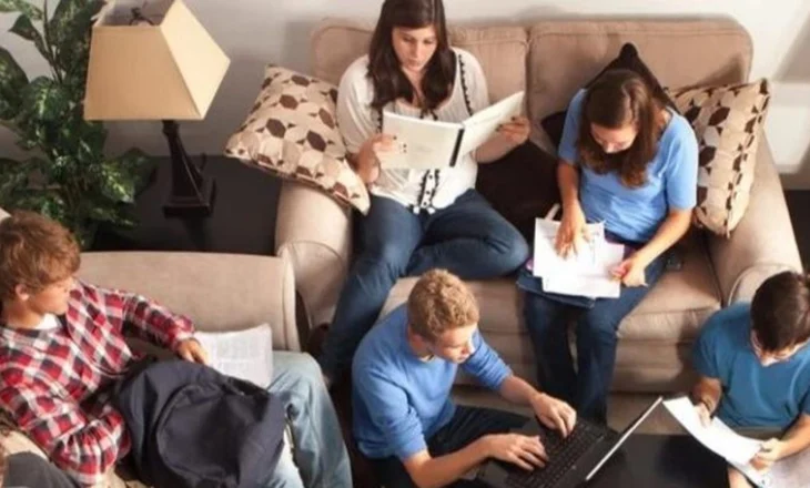 Adoleshentët shqiptarë “dembelë”! Ushqehen mirë, por 75% e tyre bëjnë jetë sedentare