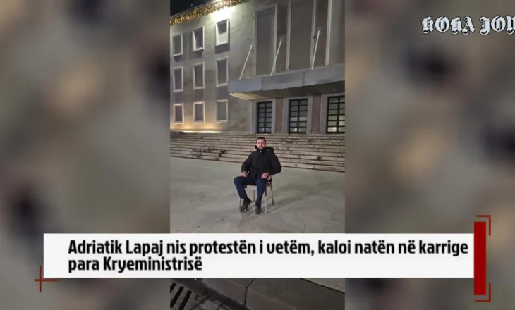Adriatik Lapaj nis protestën i vetëm, kaloi natën në karrige para Kryeministrisë