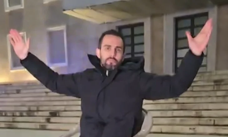 Adriatik Lapaj nis protestën pa kthim përballë Kryeministrisë! – “E nisa i vetëm, bashkohuni!”