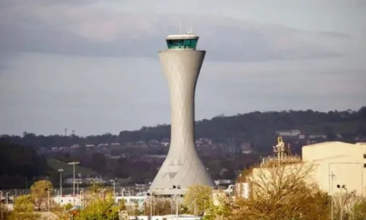 Aeroporti i Edinburgut pezullon të gjitha fluturimet! Shkak, problemet me sistemin e informacionit në kontrollin e trafikut ajror