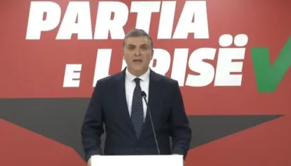 “AKSHI konfirmoi pengmarrjen e shtetit nga mafia”/ Blushi reagon ashpër: Shqiptarët në këmbë deri në largimin e Ramës