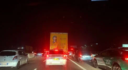 Aksi Tiranë–Elbasan/ Hyrja e qytetit “paralizohet” nga trafiku i rënduar