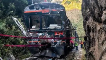 Aksident hekurudhor në Machu Picchu/ Një person ndërron jetë dhe 40 të tjerë plagosen nga përplasja kokë më kokë e dy trenave