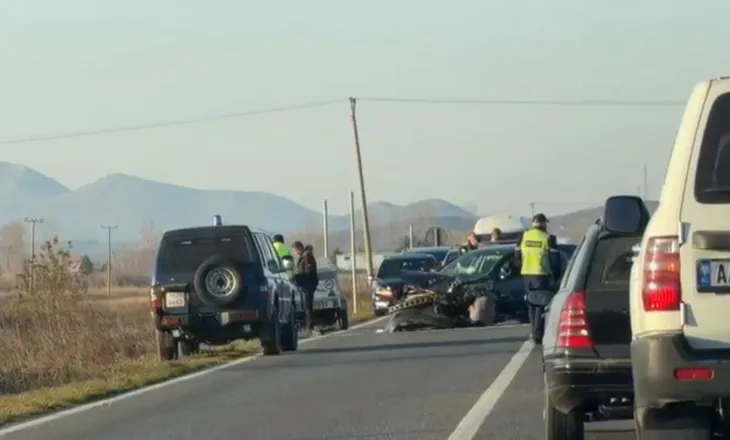 Aksident i dyfishtë në Lezhë-Shkodër, 3 të plagosur. Një nga automjetet përfundon në parcelë