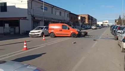 Aksident i rëndë në Lushnje, 30-vjeçari në gjendje kritike për jetën (foto+emri)