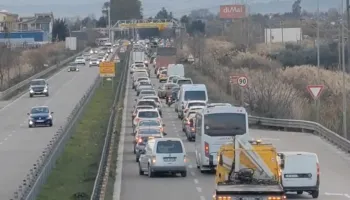 Aksident i trefishtë në aksin Lushnjë-Fier, radhë e gjatë trafiku