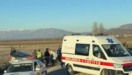 Aksident me dy të plagosur në aksin rrugor Korçë – Ersekë