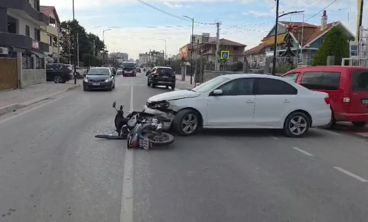 Aksident në aksin Fier–Grecalli, makina përplaset me motorrin, një i lënduar