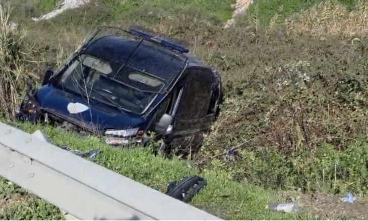 Aksident në “Kryqëzimin e Cakranit”, 4 të lënduar, përplaset mjeti civil me automjetin e FNSH-së Fier