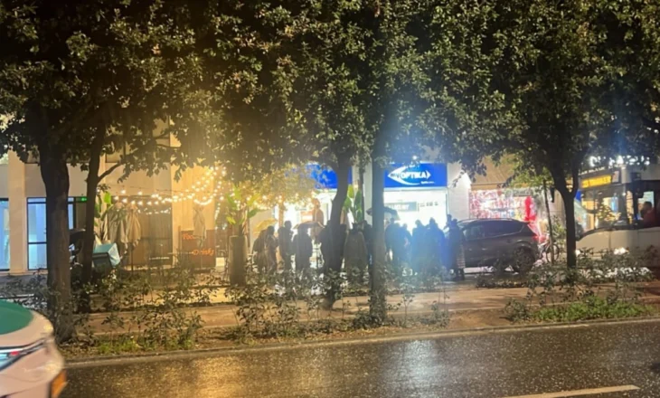 Aksident tek Bulevardi Zogu i Parë, makina përplas motorin