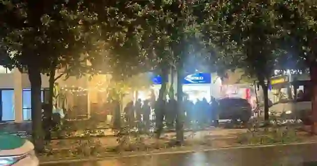 Aksident tek Bulevardi Zogu i Parë në kryeqytet, makina përplas motorin