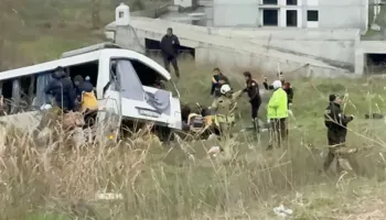 Aksident TRAGJIK në Turqi/ Autobusi bie në përrua, tre viktima dhe 10 të plagosur (PAMJET)