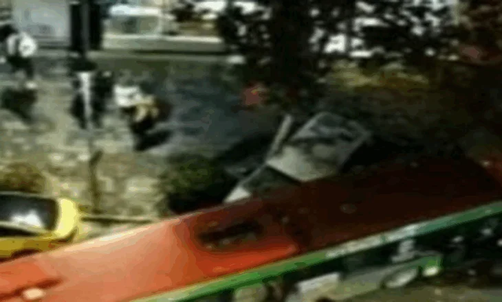 Aksidenti i frikshëm në Tiranë/ Urbani “mori përpara” vajzën me biçikletë, arrestohet shoferi i urbanit (VIDEO)