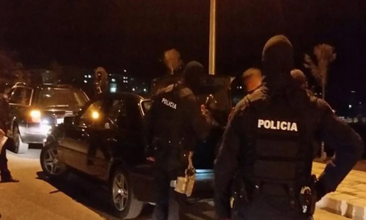 Aksion blic në Vlorë, “zbarkon” FNSH-ja, kontrolle në banesa dhe akse rrugore