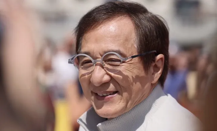 Aktori i njohur Jackie Chan do të dhurojë të gjithë pasurinë e tij për bamirësi!
