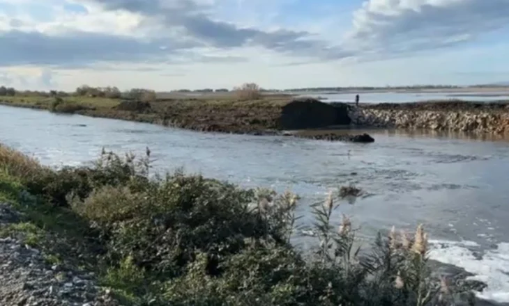 Alarm për përmbytje në Lezhë/ Çahet argjinatura e lagunës së Vainit