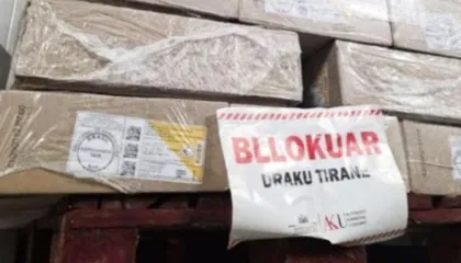 Alarm ushqimor/ 5 tonë djathë dhe 944 kg fileto pulë bllokohen për mungesë etikete shqip