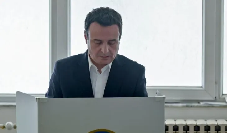 Albin Kurti voton në Prishtinë, thirrje për pjesëmarrje masive: Sot është një ditë e bukur dhe e rëndësishme